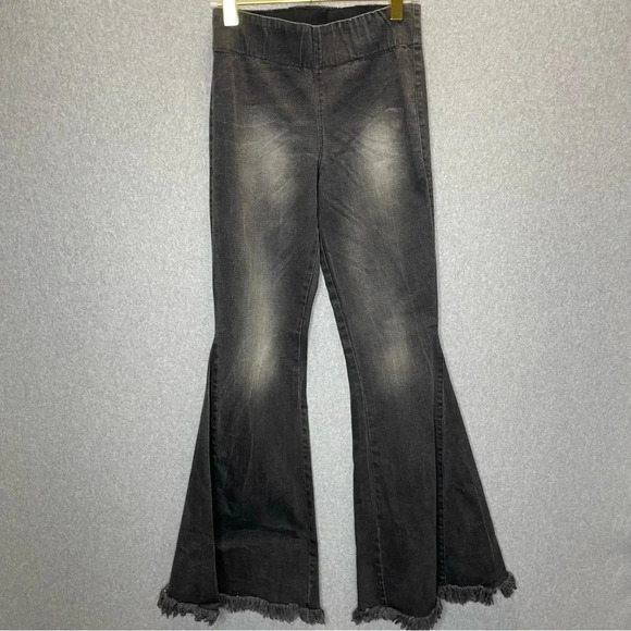 Judith March Bell Bottom Pull On Embroidered Jeans - Picture 1 of 7